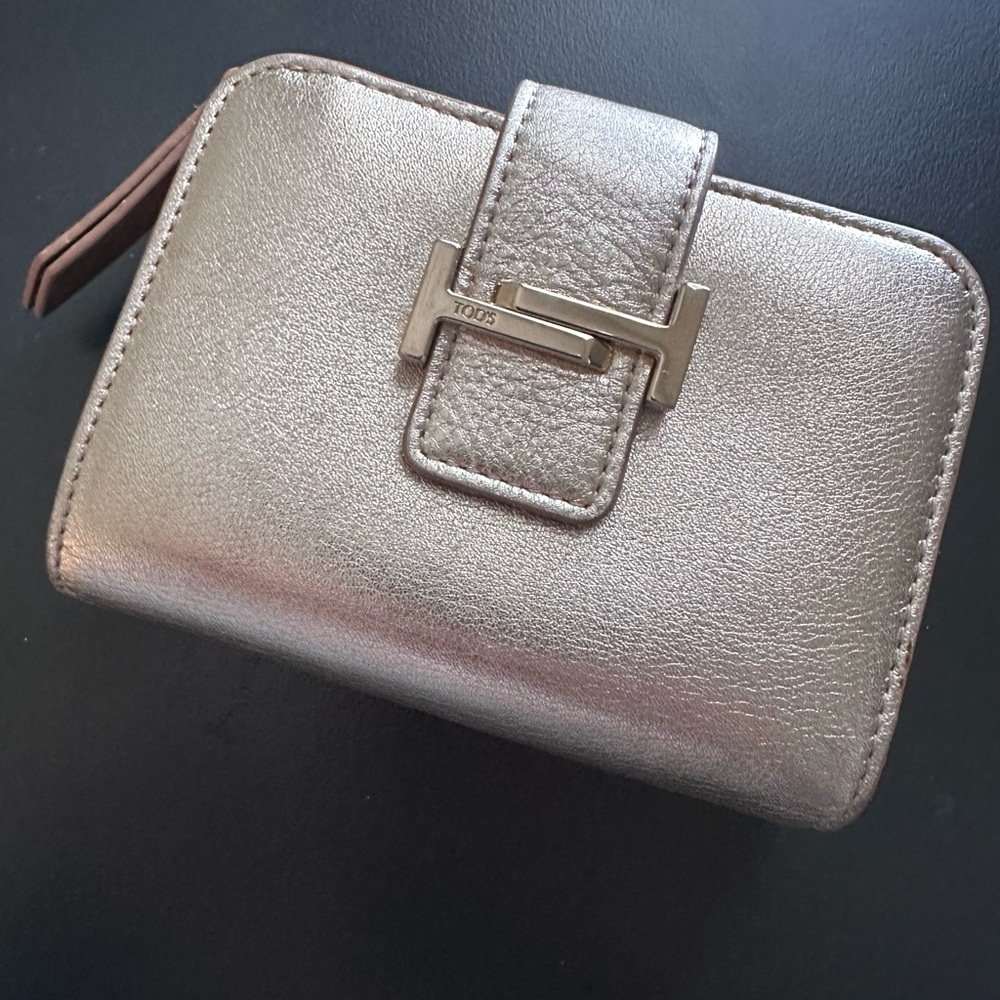 Tod’s Gold Metallic Wallet
